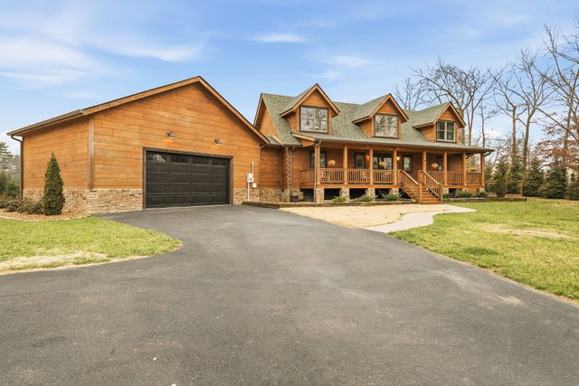 530 Parkway Rd, Tullahoma, TN 37388