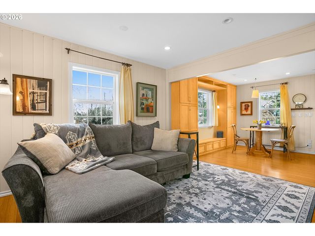 806 Ne MAST Ave, Lincoln City, OR 97367