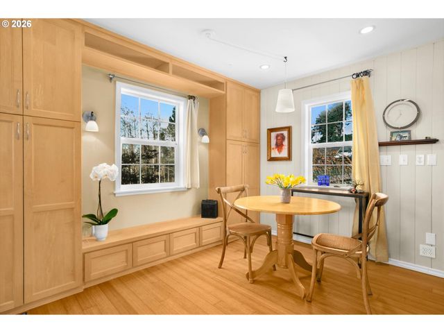 806 Ne MAST Ave, Lincoln City, OR 97367