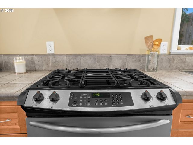 806 Ne MAST Ave, Lincoln City, OR 97367