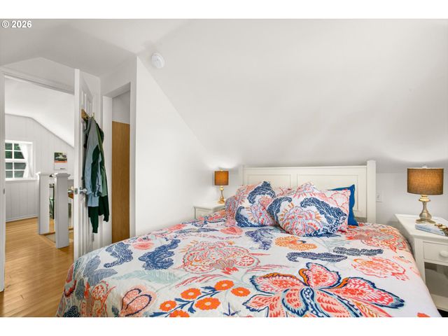 806 Ne MAST Ave, Lincoln City, OR 97367