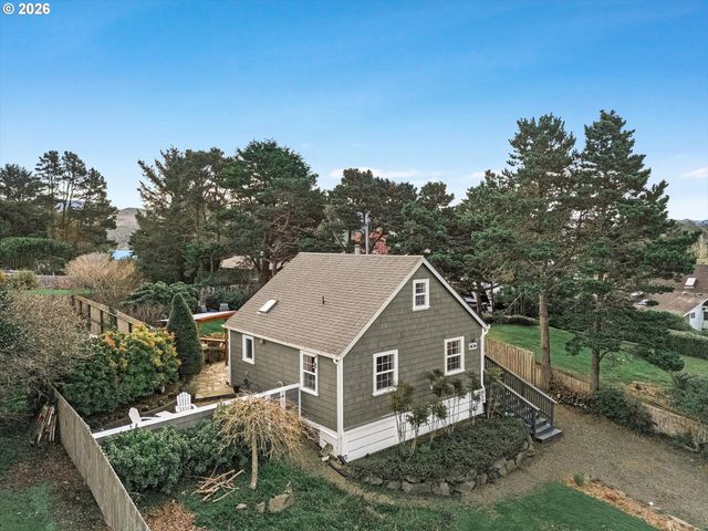 806 Ne MAST Ave, Lincoln City, OR 97367