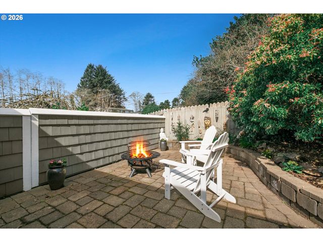 806 Ne MAST Ave, Lincoln City, OR 97367