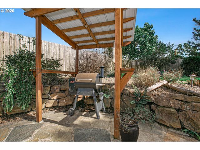 806 Ne MAST Ave, Lincoln City, OR 97367