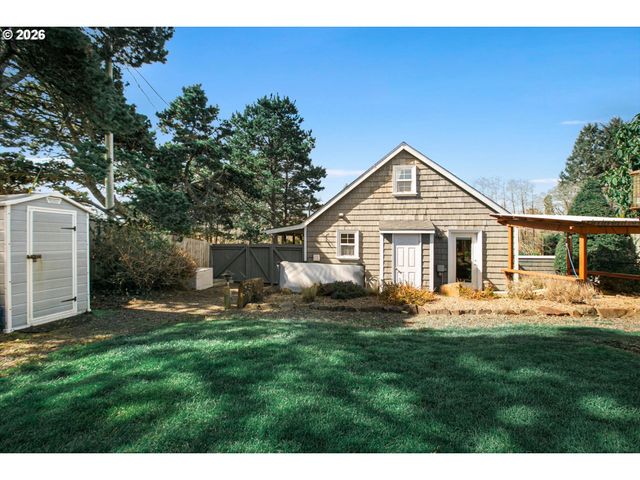 806 Ne MAST Ave, Lincoln City, OR 97367