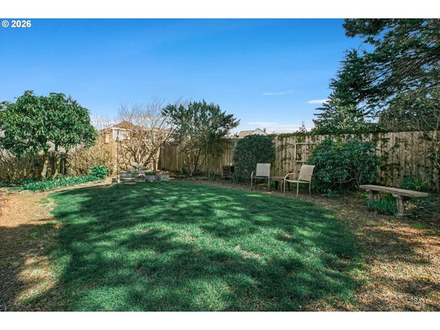 806 Ne MAST Ave, Lincoln City, OR 97367