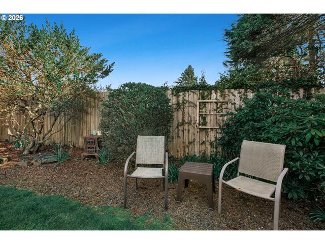 806 Ne MAST Ave, Lincoln City, OR 97367