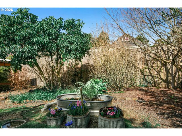 806 Ne MAST Ave, Lincoln City, OR 97367