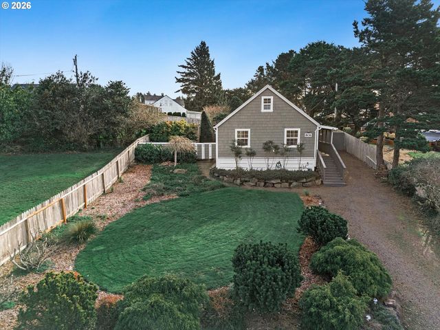 806 Ne MAST Ave, Lincoln City, OR 97367