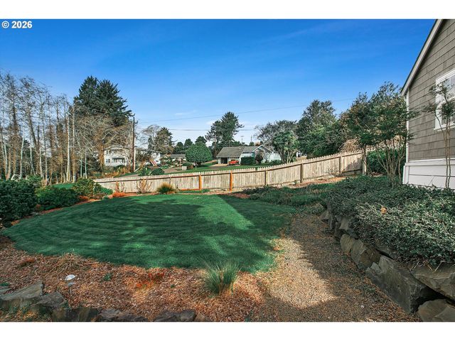 806 Ne MAST Ave, Lincoln City, OR 97367