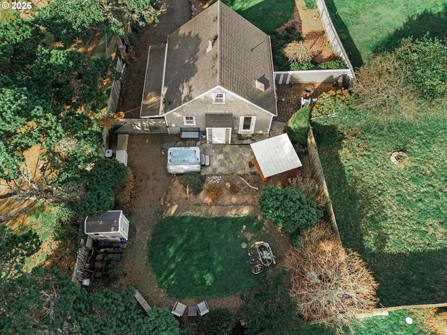 806 Ne MAST Ave, Lincoln City, OR 97367