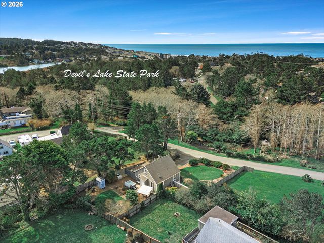 806 Ne MAST Ave, Lincoln City, OR 97367