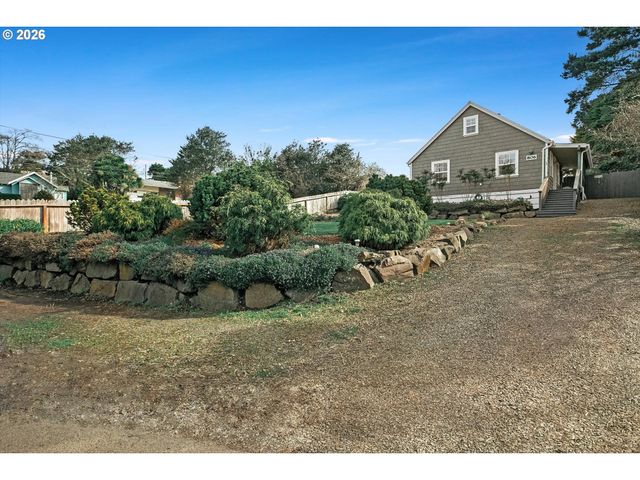 806 Ne MAST Ave, Lincoln City, OR 97367