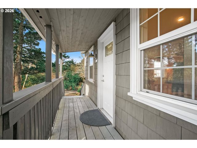 806 Ne MAST Ave, Lincoln City, OR 97367