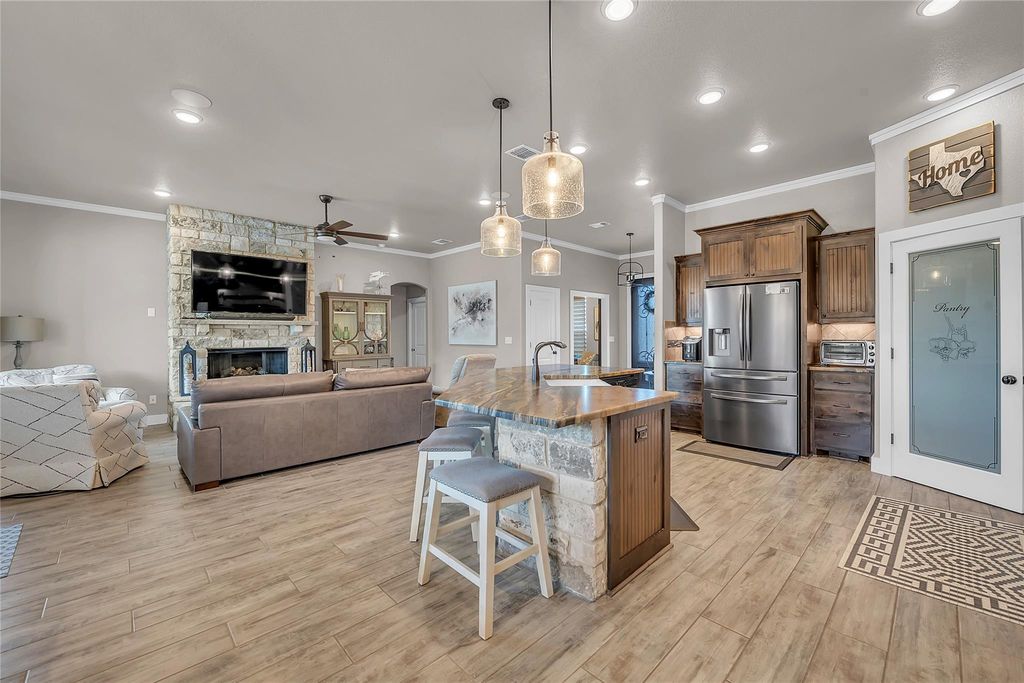 8219 Collins Creek DR, Salado, TX 76571