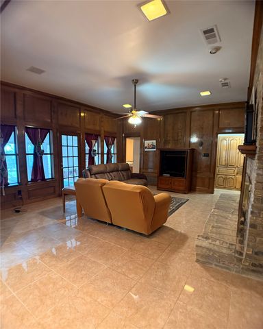 2806 Harpers Ferry Lane, Garland, TX 75043
