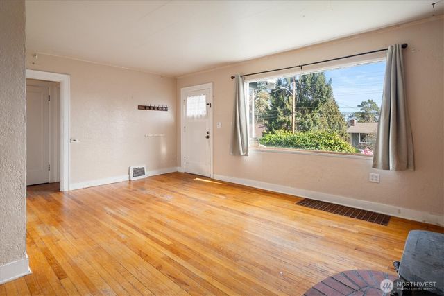 11737 North Park Avenue N, Seattle, WA 98133