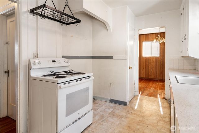 11737 North Park Avenue N, Seattle, WA 98133