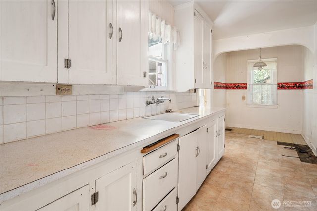 11737 North Park Avenue N, Seattle, WA 98133