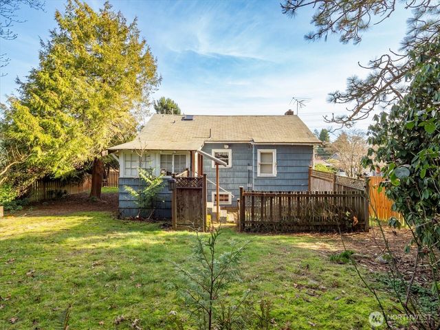11737 North Park Avenue N, Seattle, WA 98133