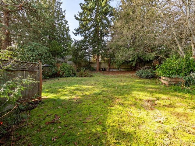 11737 North Park Avenue N, Seattle, WA 98133