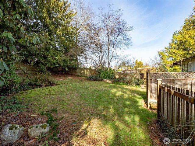 11737 North Park Avenue N, Seattle, WA 98133