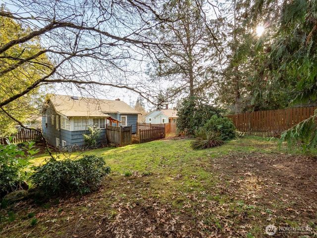 11737 North Park Avenue N, Seattle, WA 98133