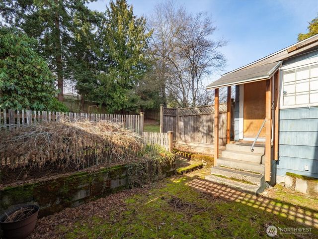11737 North Park Avenue N, Seattle, WA 98133