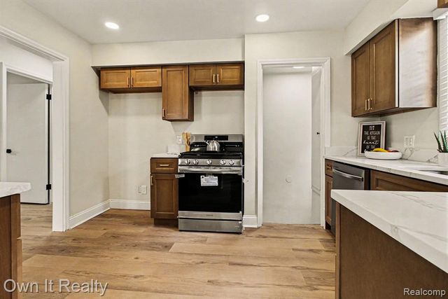 15574 Fox, Redford, MI 48239