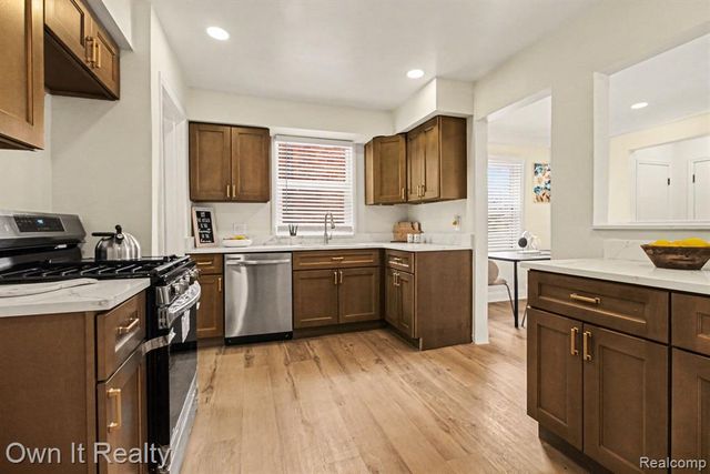 15574 Fox, Redford, MI 48239