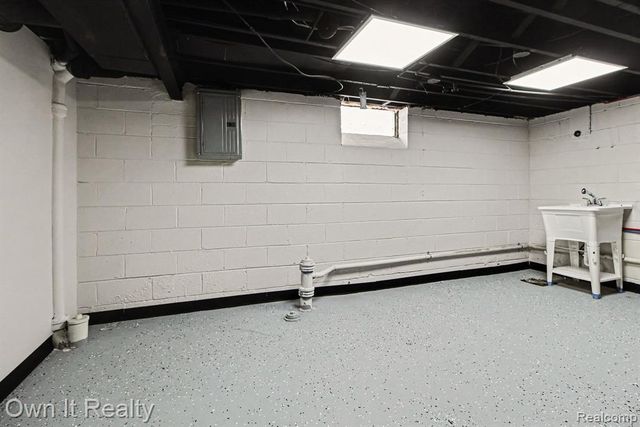 15574 Fox, Redford, MI 48239