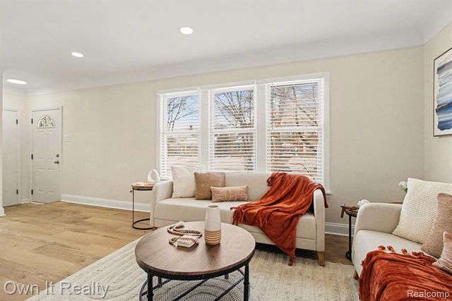 15574 Fox, Redford, MI 48239