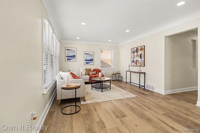 15574 Fox, Redford, MI 48239