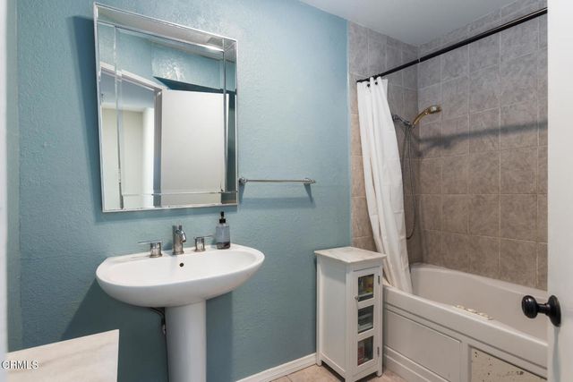 10141 Samoa Avenue 11, Tujunga, CA 91042