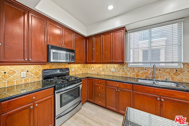 681 S Norton Avenue 103, Los Angeles, CA 90005