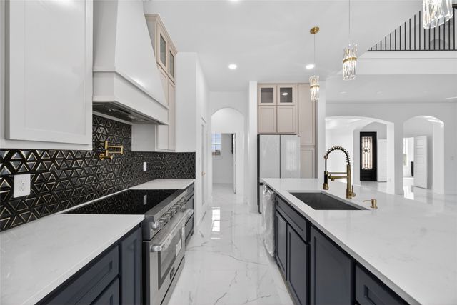 1530 S Houston School Road, Lancaster, TX 75146