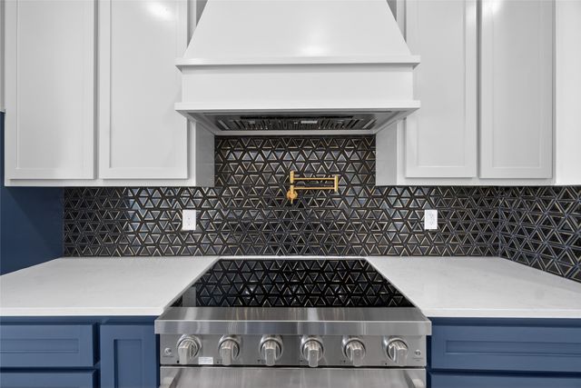 1530 S Houston School Road, Lancaster, TX 75146