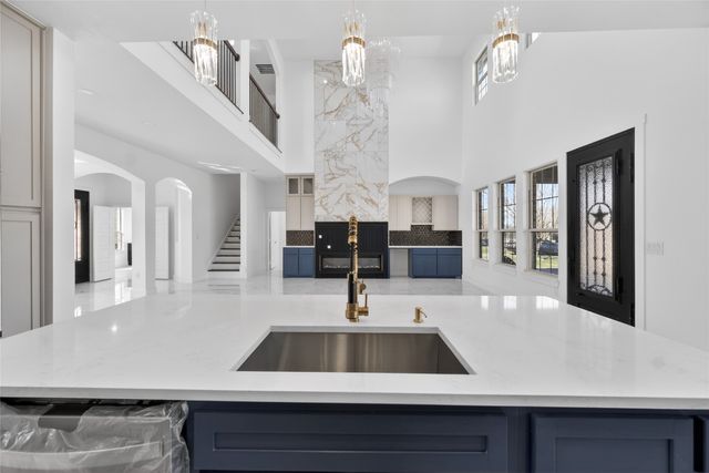 1530 S Houston School Road, Lancaster, TX 75146