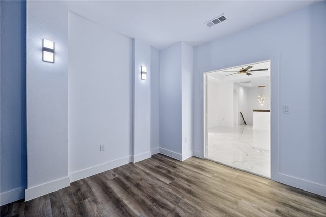 1530 S Houston School Road, Lancaster, TX 75146