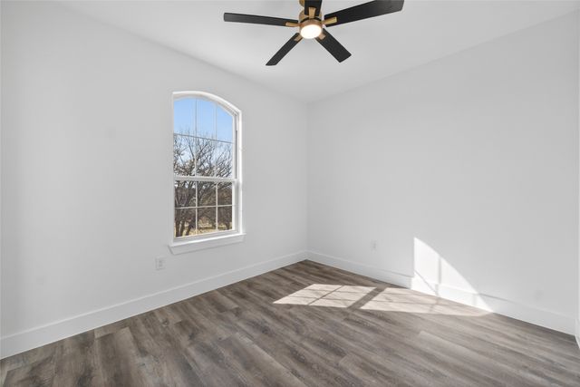 1530 S Houston School Road, Lancaster, TX 75146