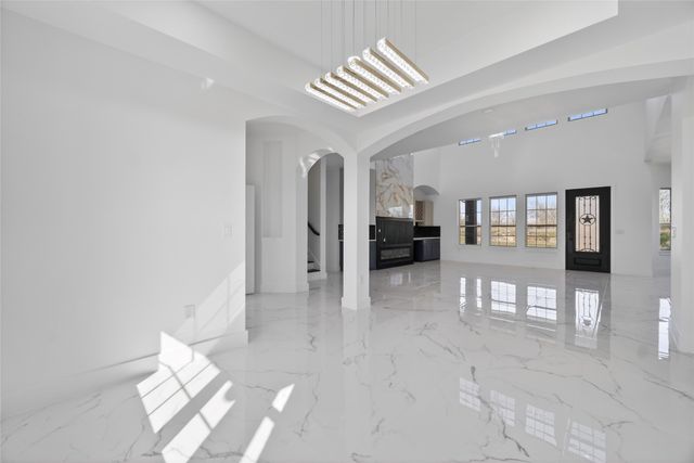 1530 S Houston School Road, Lancaster, TX 75146