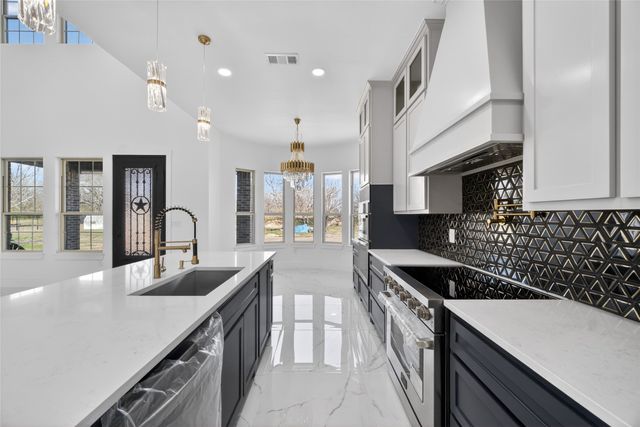 1530 S Houston School Road, Lancaster, TX 75146