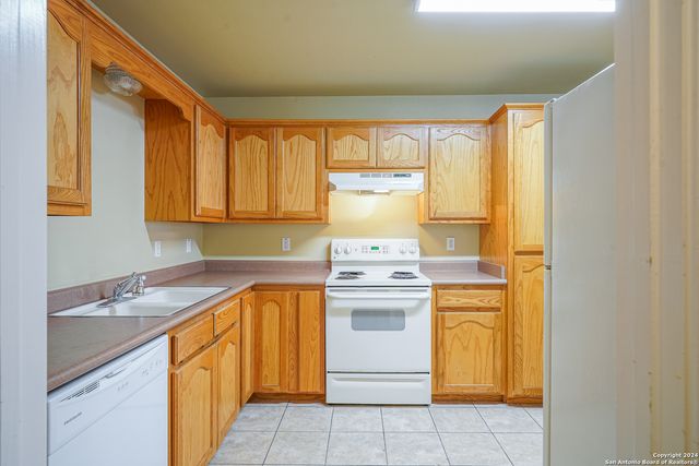 1043 Misty Acres Dr, New Braunfels, TX 78130
