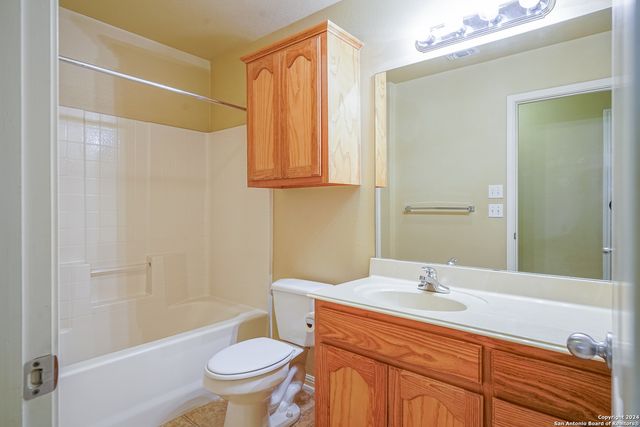 1043 Misty Acres Dr, New Braunfels, TX 78130