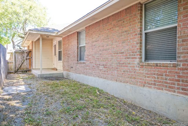 1043 Misty Acres Dr, New Braunfels, TX 78130