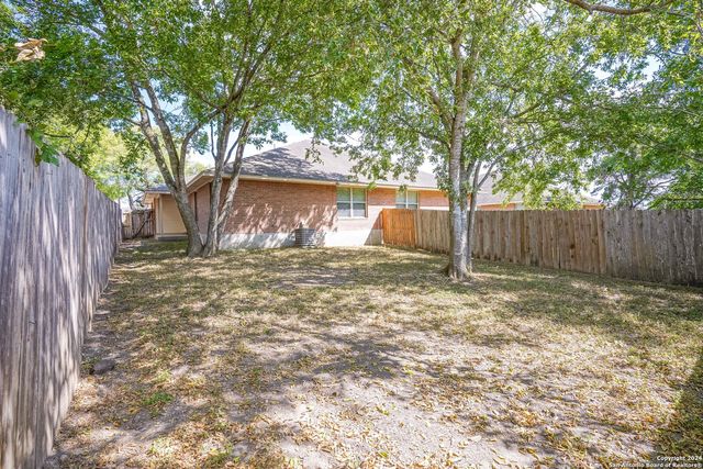 1043 Misty Acres Dr, New Braunfels, TX 78130
