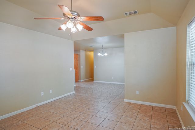 1043 Misty Acres Dr, New Braunfels, TX 78130