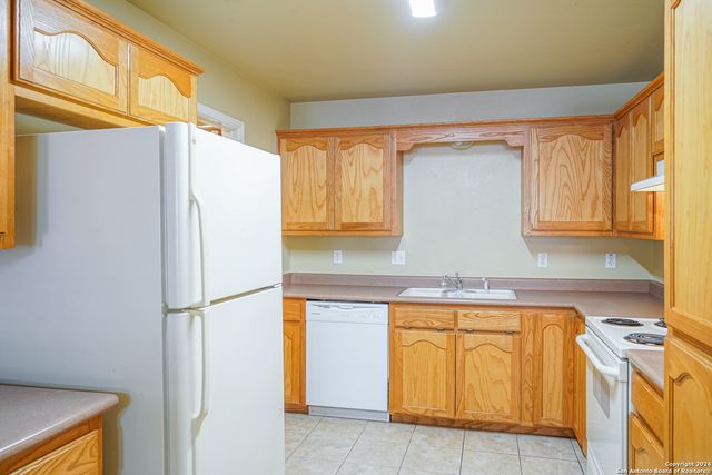 1043 Misty Acres Dr, New Braunfels, TX 78130
