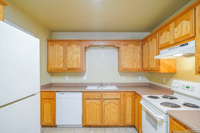 1043 Misty Acres Dr, New Braunfels, TX 78130