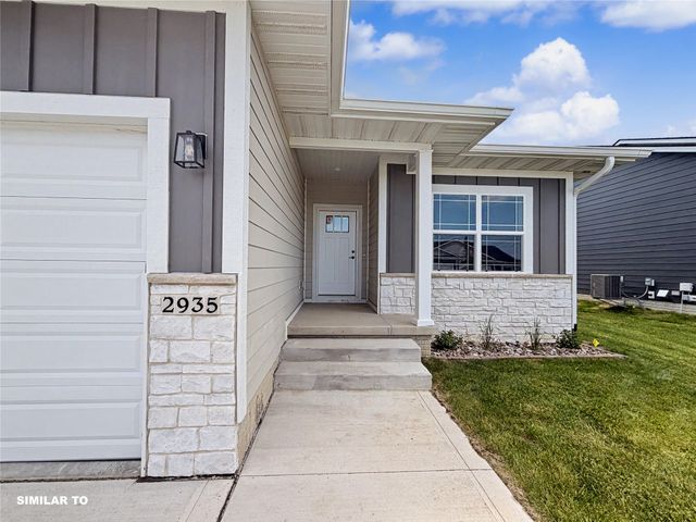 2939 Lake Hill Drive, Des Moines, IA 50320